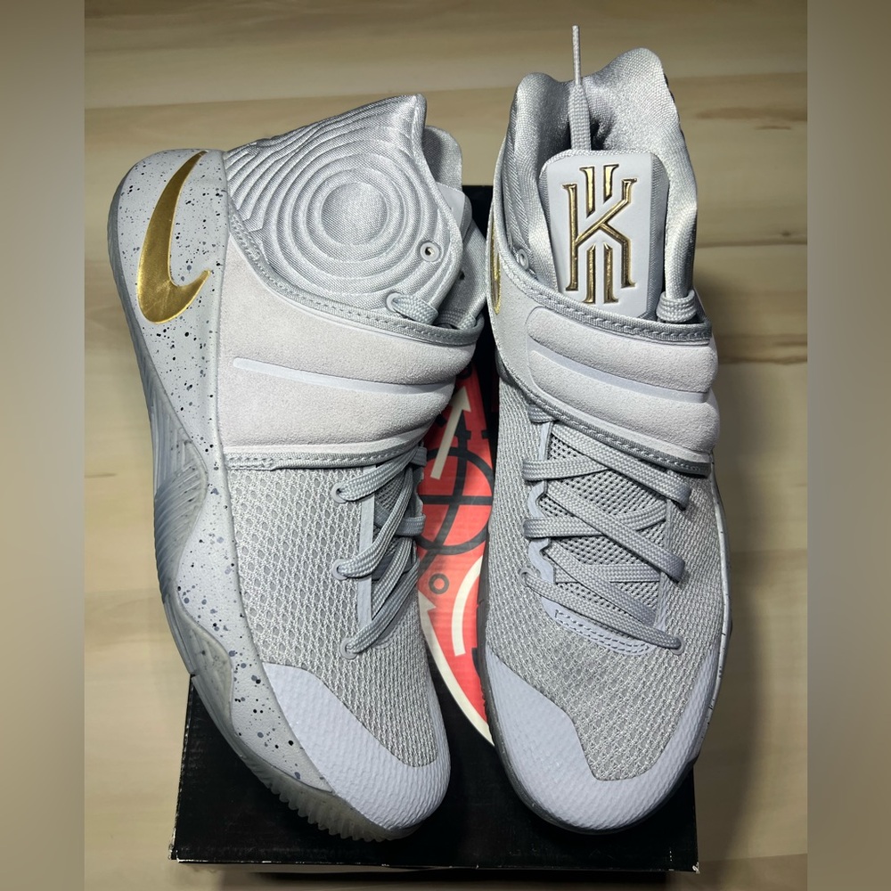Nike Kyrie 2 Battle Grey Basketball Shoe DS Size 11 SKU 819583005 New Og All